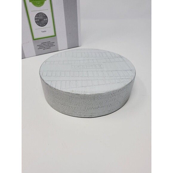 NIB SCENTSY WARMER STAND PEDESTAL TRACKS HOME DECOR DECORATION RETIRED - Picture 1 of 11